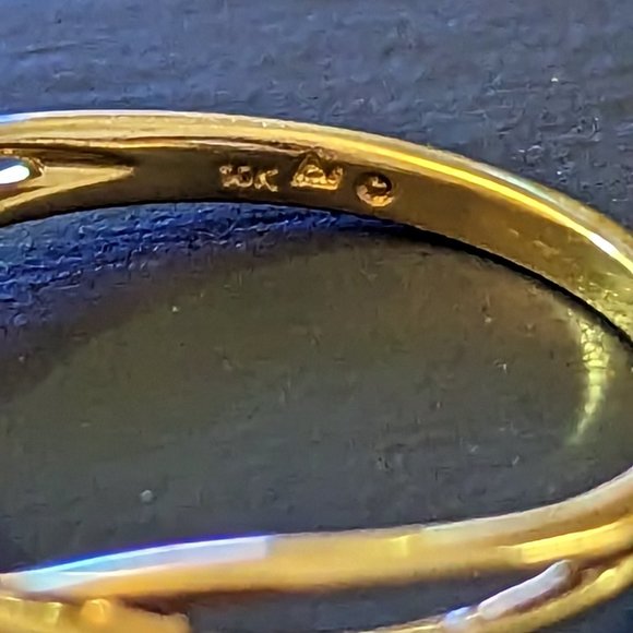 10k Blue Topaz Ring Delicate and Sweet - Picture 5 of 6